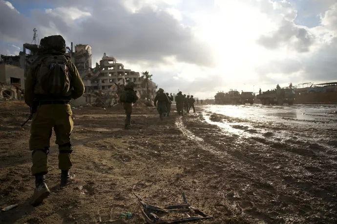 Izraeli katonák Gázában 2023. december 31-én – Fotó: Israel Defense Forces / Reuters