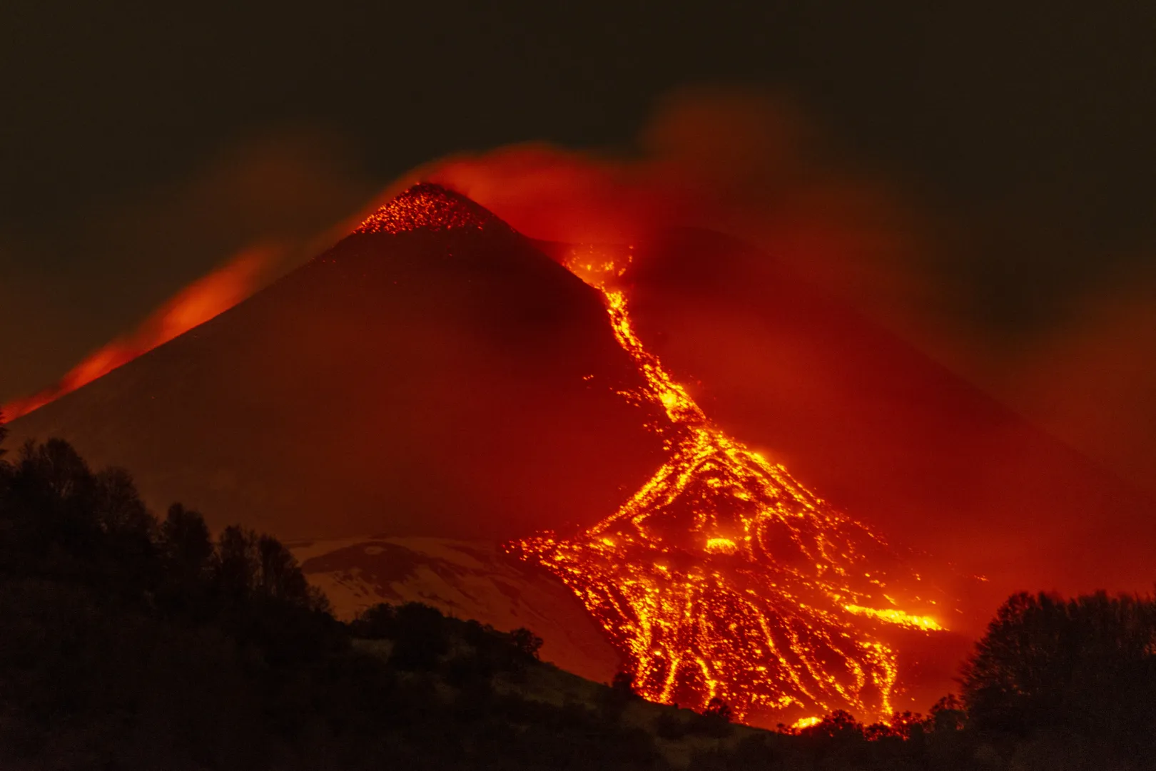 Az Etna kitörése 2023 novemberében, majd decemberben – Fotó: Salvatore Allegra / Anadolu Agency / Getty Images