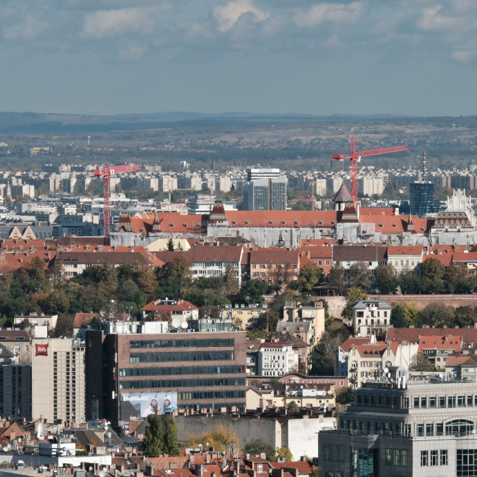 Éledezik a magyar lakáspiac, de nem idén tér vissza oda, ahol 2021-ben volt