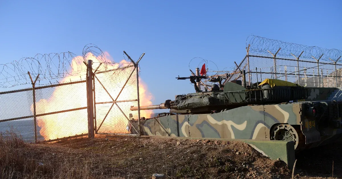 Észak-Korea több mint 200 tüzérségi lövedéket lőtt ki egy déli határsziget felé