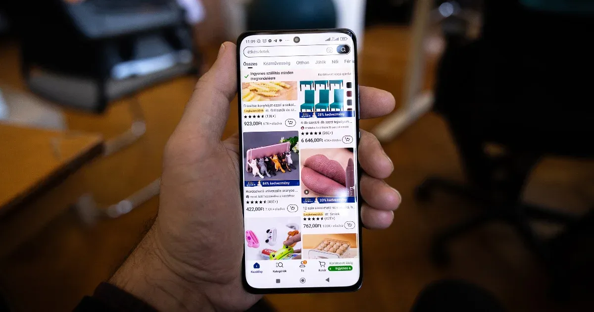 Temu: 3 dolláros fülhallgatóval és macskapapuccsal nyomná le az Amazont a kínai webáruház, ami elárasztotta az internetet