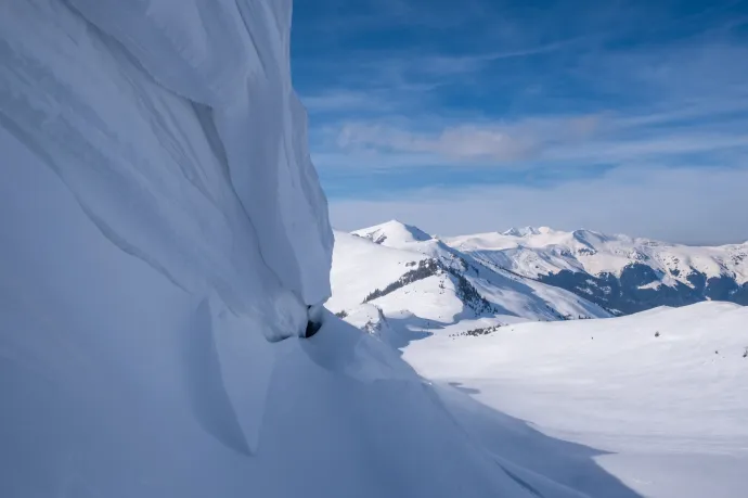 Jelentős a lavinaveszély a Radnai-havasokban, a Szárkő-hegységben és a Kelemen-havasokban