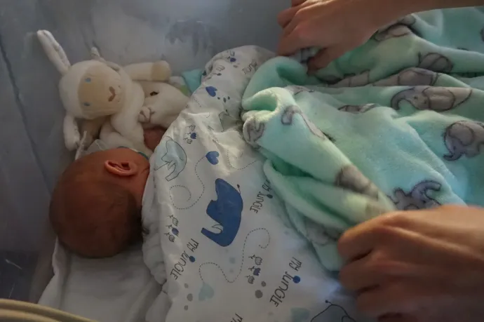 Újszülött csecsemőt találtak a zalaegerszegi kórház inkubátorában