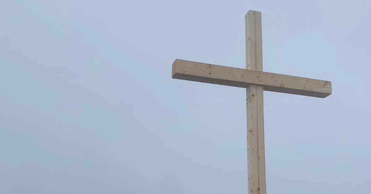 Ismét felállították Nagykovácsiban a korábban sok konfliktust kiváltó keresztet