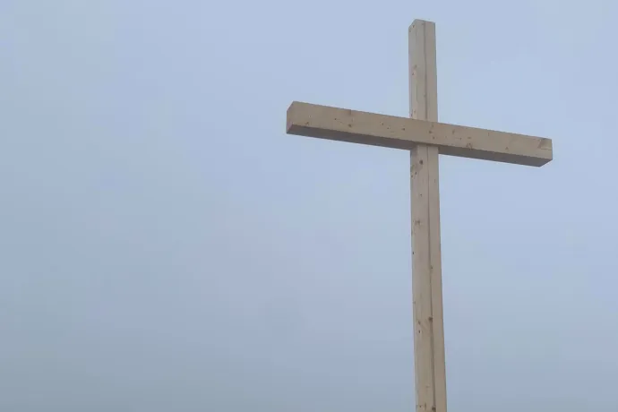 Ismét felállították Nagykovácsiban a korábban sok konfliktust kiváltó keresztet