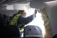 Megtalálták az Alaska Airlines Boeingjének elhagyott vészkijáratpaneljét