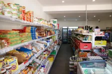 Figyelmeztetnie kell a nagyobb élelmiszerboltoknak a vásárlókat, ha egy termék kiszerelése kisebb lett