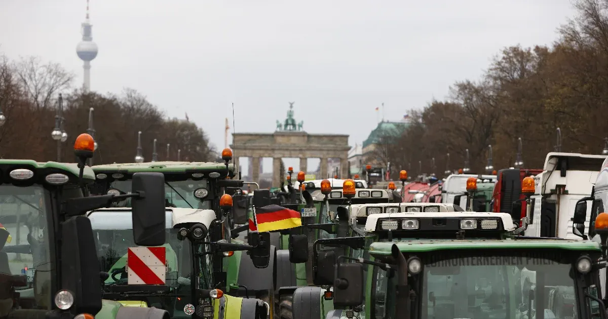 A traktorok már Berlinben vannak, és a parasztfelkelés végleg betehet Olaf Scholznak