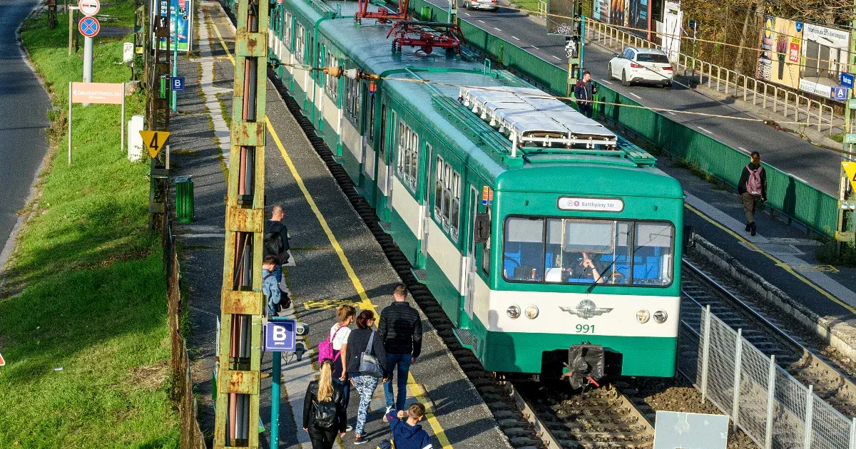 Elöregedtek a szerelvények, mostantól ritkábban jár a ráckevei és szentendrei HÉV