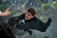 A Warnernek is készít filmeket a jövőben Tom Cruise
