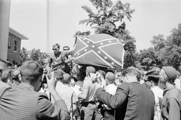 Őrültnek nyilvánították a férfit, aki első feketeként fel akarta vetetni magát egy amerikai egyetemre