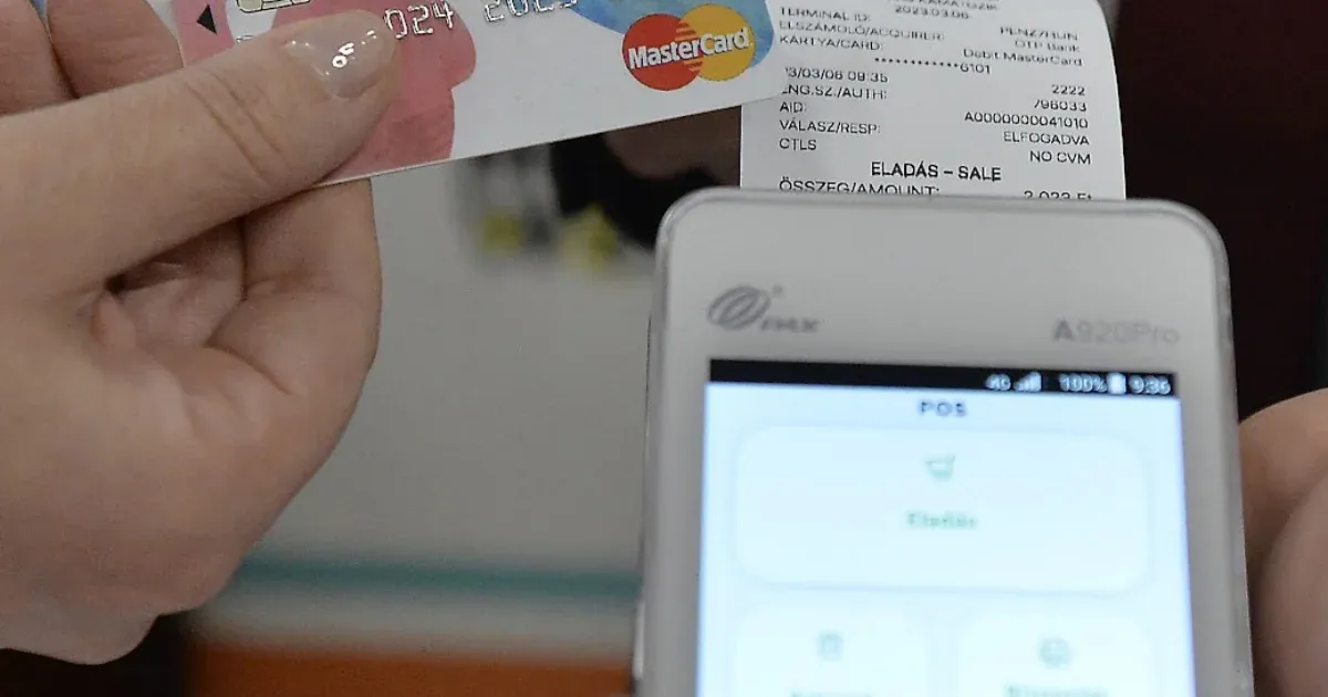 Bankkártyájára írta a PIN-kódját, százezreket vettek le róla, amikor elhagyta