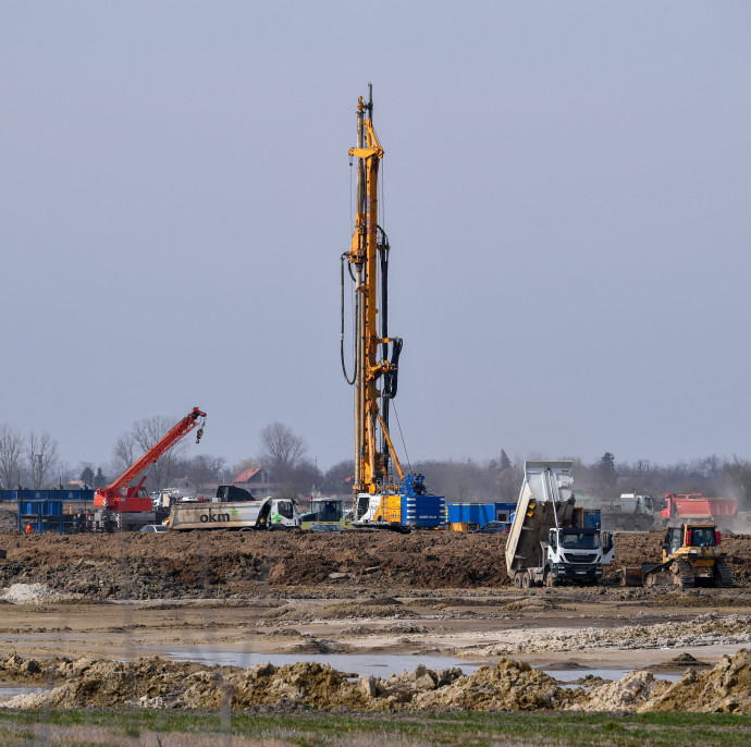 Törvénytelenül sok vendégmunkást emlegetnek, de a törvényt még azok sem értik, akik a külföldieket közvetítik