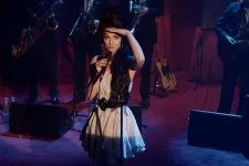 Megjelent az Amy Winehouse-film első előzetese, Marisa Abela bújik az énekesnő bőrébe