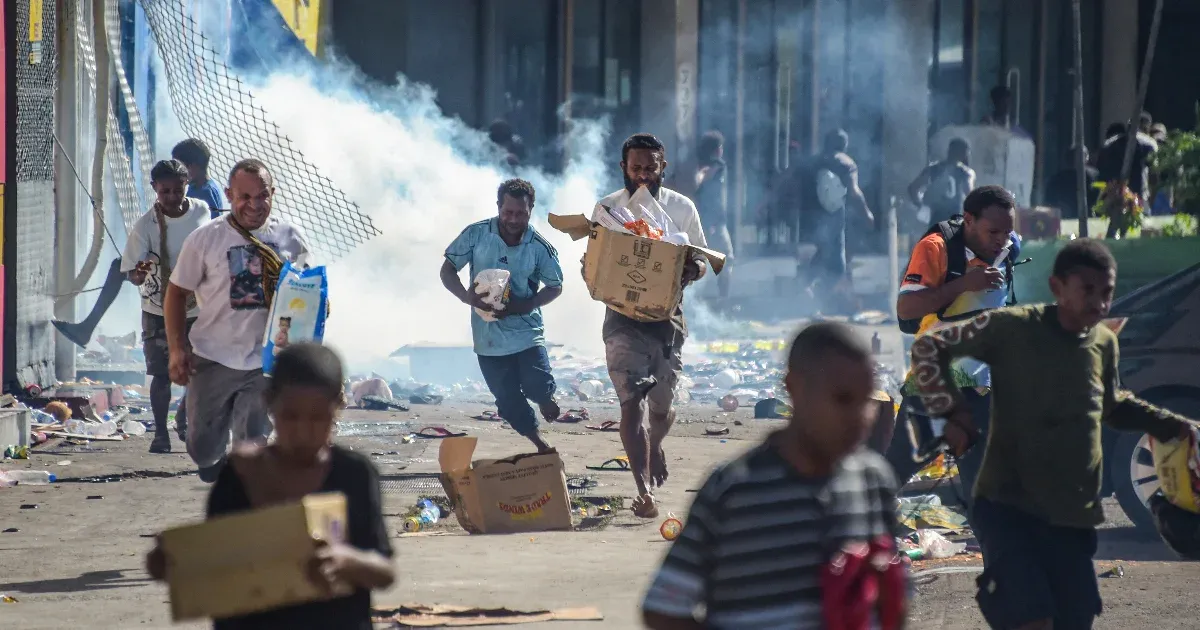 Elszabadult a pokol Pápua Új-Guineában, miután egy számítógépes hiba miatt sztrájkba kezdett a rendőrség