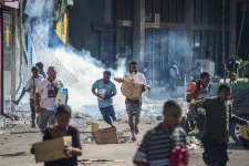Elszabadult a pokol Pápua Új-Guineában, miután egy számítógépes hiba miatt sztrájkba kezdett a rendőrség