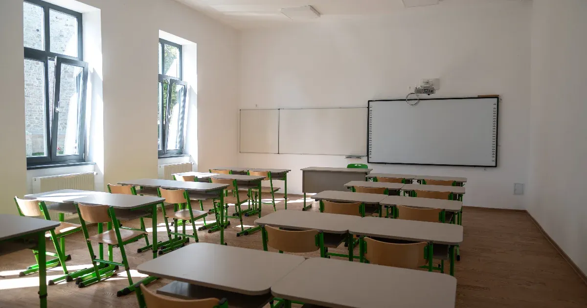 Az alsós tanítók oktathatnak felsősöket, az óvónőknek pedig elég a középfokú képzettség