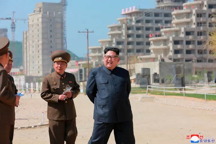Négy év lezárás után újra mehetnek turisták Észak-Koreába