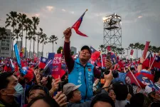 Kína szerint háború vagy béke a tét, de a tajvaniakat a pénztárcájuk jobban mozgatja a választáson