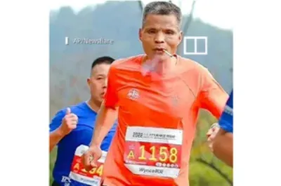 Kizárták Csen bácsit a kínai maraton indulói közül, mert végig dohányzott