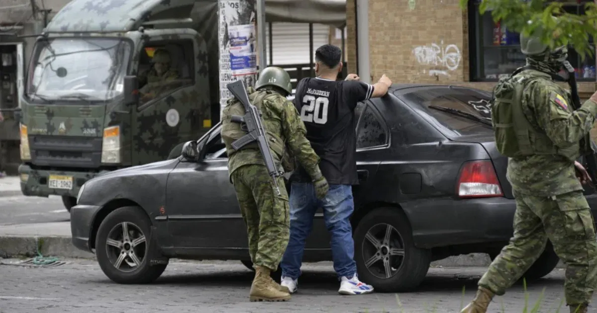 Az ecuadori biztonsági erők végeztek öt feltételezett bandataggal, és kiszabadítottak 41 túszt