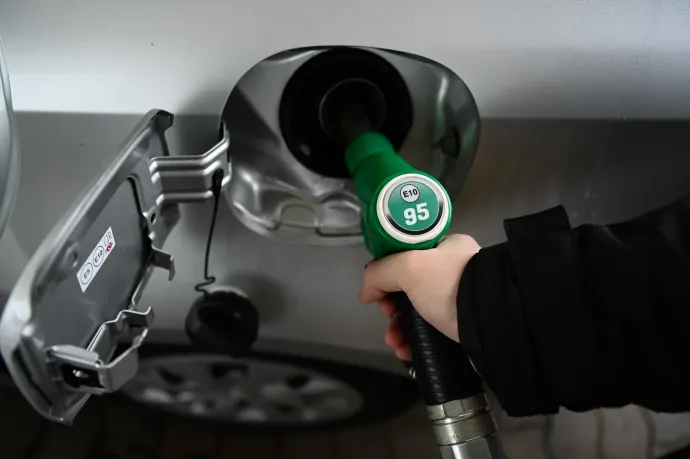21 forinttal drágább lesz tankolni hétfőtől