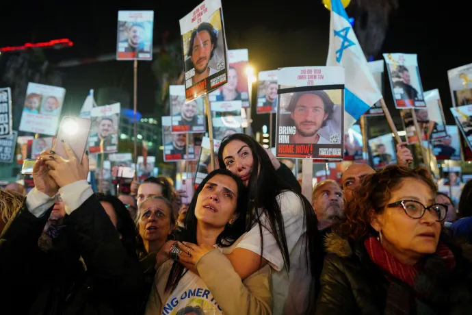 Tüntetől Tel-Avivban 2024. január 13-án este – Fotó: Alexandre Meneghini / Reuters