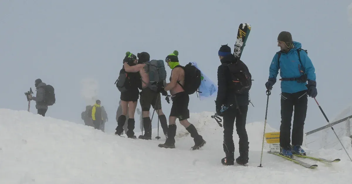Nudism is a winter trend on the highest mountain in the Czech Republic