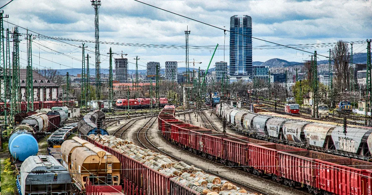 A minisztérium azt ígéri, hogy több fát fognak ültetni, mint amennyit kivágnak a Déli Körvasút mentén