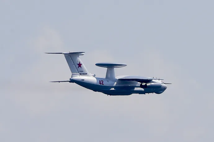 Egy Berijev A–50-es légtérfigyelő katonai repülőgép az orosz győzelem napi parádé próbáján Moszkva fölött 2020. június 20-án – Fotó: Sefa Karacan / 2020 Anadolu Agency / AFP