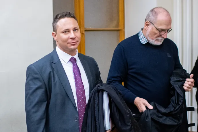 Schadl György rendkívül szereti az autókat, meg a Nutellát, ezekkel szórakoztatta magát