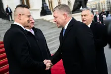 Robert Fico megérkezett Budapestre, Orbánnal is tárgyalni fog