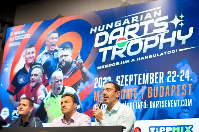 A Hungarian Darts Trophy sajtótájékoztatója. A kép jobb szélén Takács Péter, a Darts Event ügyvezetője – Fotó: Vörös Nándor