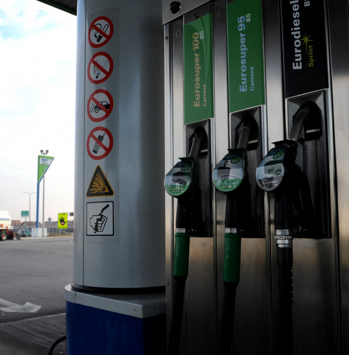 Alig maradt olyan szomszédunk, ahol ne lenne olcsóbb a tankolás, mint itthon