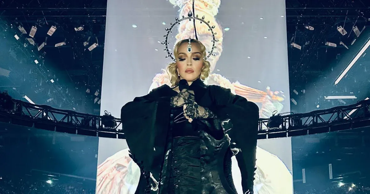 Két rajongója beperelte Madonnát, amiért késve kezdett koncertje miatt későn értek haza