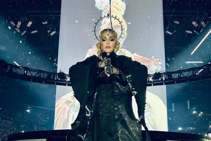Két rajongója beperelte Madonnát, amiért késve kezdett koncertje miatt későn értek haza