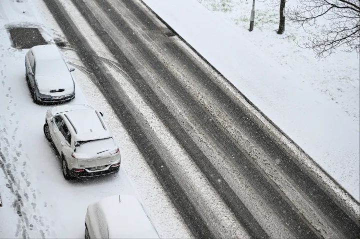 Akkora hóesés van Horvátországban és Szlovéniában, hogy több autópályát le kellett zárni