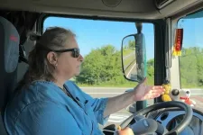 Bemutatjuk Biggit, a női kamionsofőrt, aki harminc éve rója a kilométereket