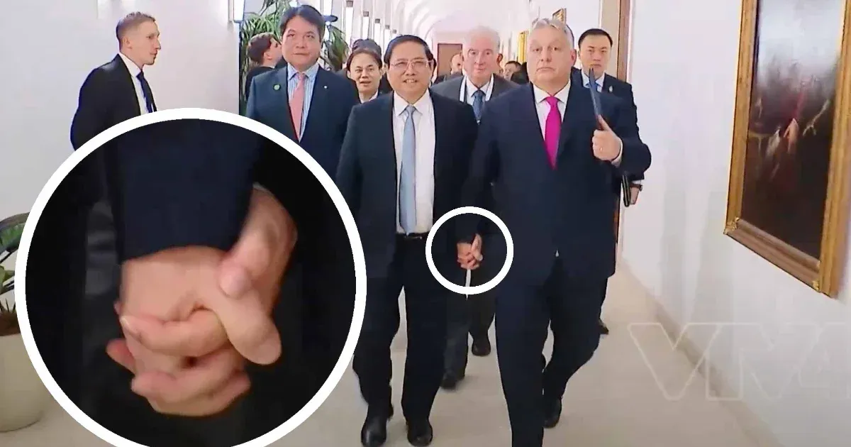 Orbán Viktor kézen fogva sétált a vietnámi miniszterelnökkel