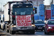 Reggeltől estig tiltakozhatnak a gazdák és a fuvarozók Bukarestben