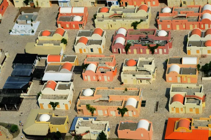 670 millió forintba került Balatonfürednek a lepusztult görög falu megszerzése