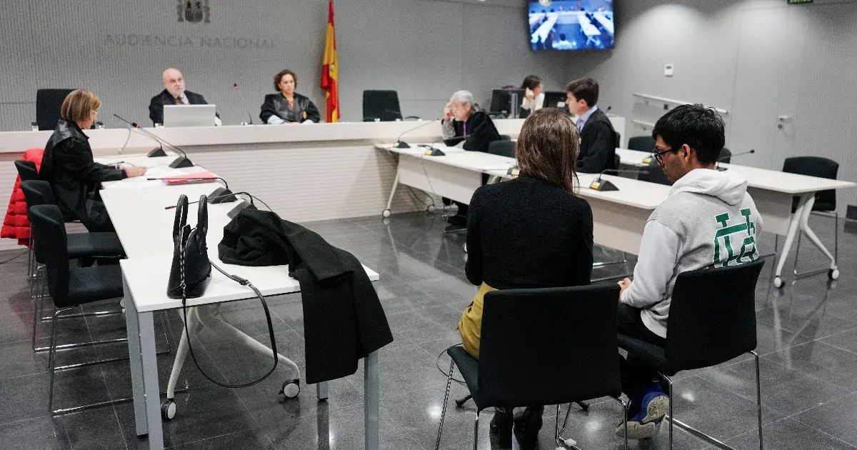 Azzal viccelődött a haverjainak, hogy felrobbantja a repülőt, spanyol vadászgépek kísérték Menorcára