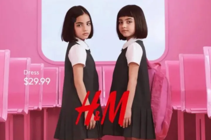 Gyerekek szexualizálásával vádolták meg a H&M egyik, iskolai egyenruhákról szóló hirdetését