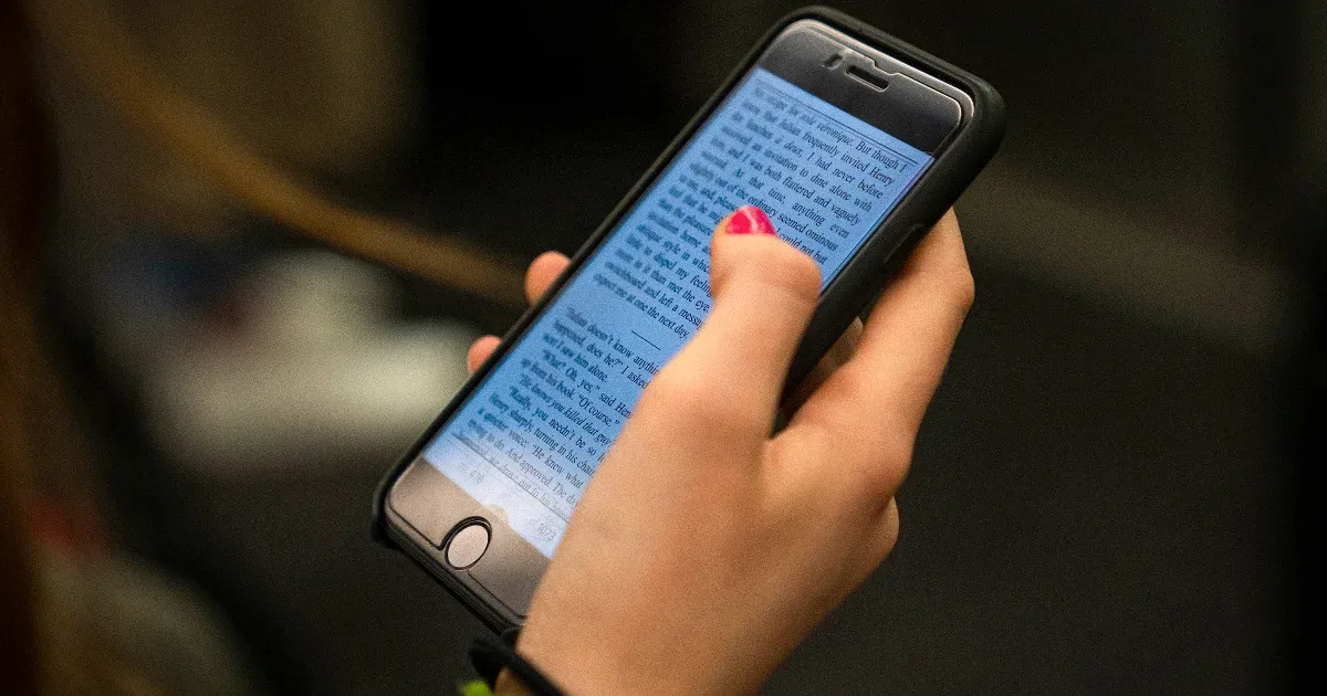 Naponta 34 gigabyte-nyi adat és információ kerülhet elénk, egyre nagyobb gond a koncentrált figyelem hiánya
