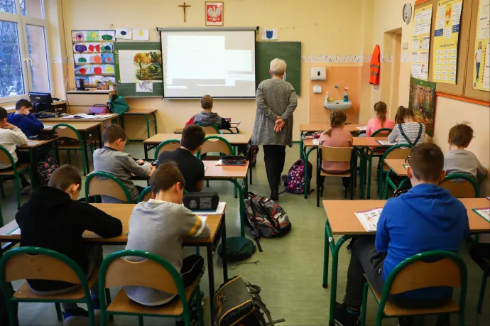 Megtámadta az ombudsman az érdemösztöndíjakra vonatkozó 30 százalékos szabályt