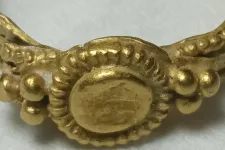 1500 éves, 24 karátos aranygyűrűt talált az erdőben egy bihari kincskereső