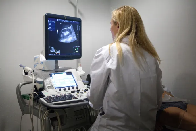 Miért kell hónapokat várni egy ultrahangvizsgálatra?