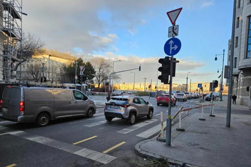 Kiakadt a II. kerületi polgármester, mert egy hónapja nem működik a jelzőlámpa az egyik forgalmas kereszteződésben