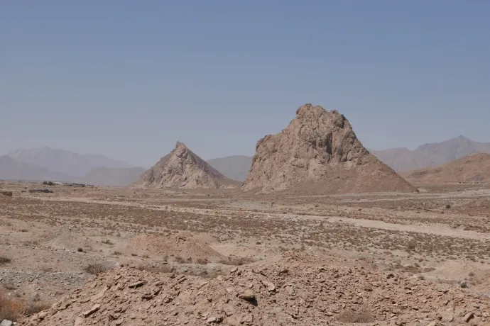 Lent: a Gondab Áli Abarkuh határában és a négyezer éves cédrus – Fotó: Székely-Molnár Ákos
