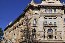 A jegybank szerint a kormány ne nyúljon bele a lakáshitelezésbe, a kormány szerint az MNB nem érti a problémát